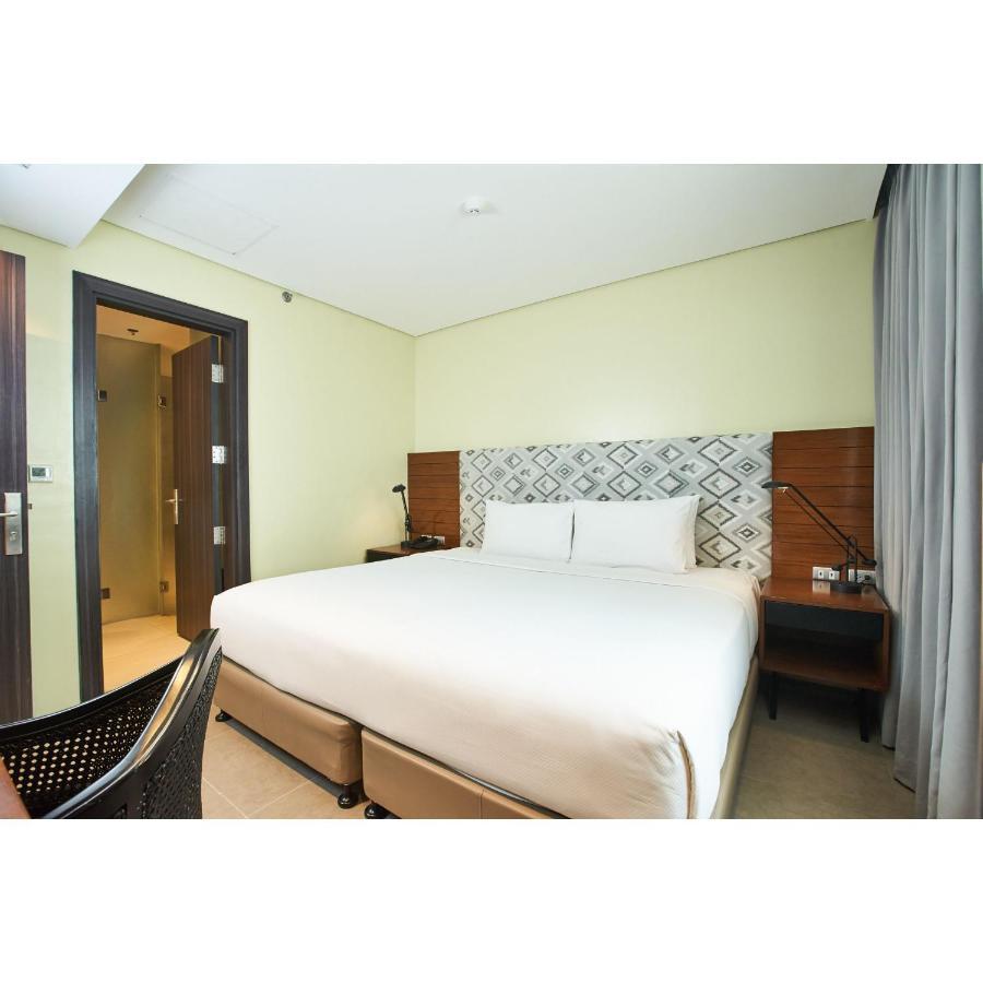 Summit Galleria Hotel
