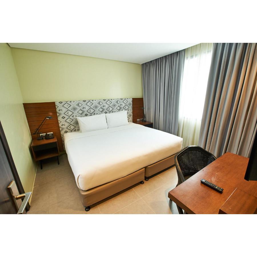 Summit Galleria 3*
