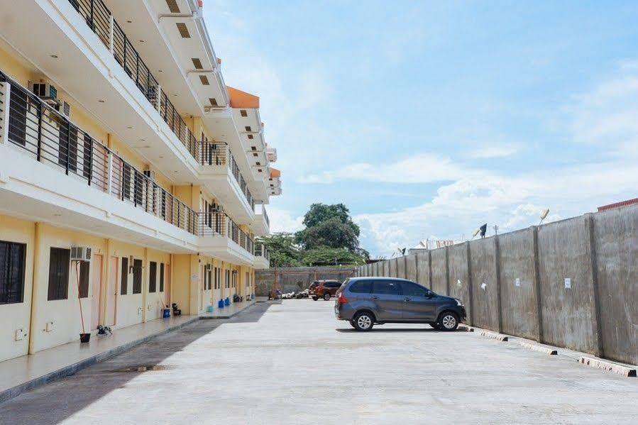 Inn Reddoorz Near Town Center