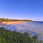 Pito\'S Sutokil & Bamboo Rock Resort