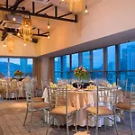 Golden Prince Hotel & Suites