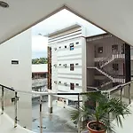 Oyo 443 Maria Cristina Arcade Suites