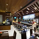 Golden Prince Hotel & Suites