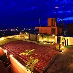 Sarrosa International Hotel And Residential Suites