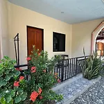 Saavedra Guesthouse