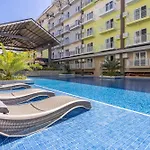 732 Express Condotel, 3 Minutes To Airport, With Gym & Pool Fast Wi-Fi, Free Netflix