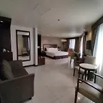 Mandarin Plaza Hotel