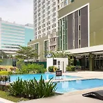 Furnished Studio In Avida Towers Riala, Cebu It Park With Pool View, Fast Wifi, Netflix And More