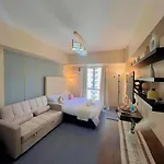 Daffodil-Modern Apartment With Pool Access
