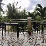 Avila\'S Hostel Moalboal Near Beach