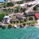 Casay Beach Huts By Hiverooms