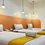 Travelbee Capitol Inn