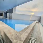 Budget Condo Near Ayala Mall Cebu, Vfs - Sea And City View With Balcony