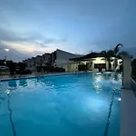 Almond Drive 2Br Townhouse Near Srp Nustar Talisay