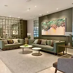 Cozy Condo With Pool & Gym Near Ayala Center