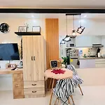 Azehr\'S Walk Up And Cozy Condo