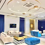 Cozy Urban Condo In Grand Residences With Balcony