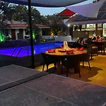 Parrot Resort Moalboal