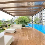 Luxurious Condo With City View