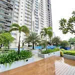 Luxurious Condo With City View