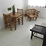 Johnnil\'S Tourist Inn