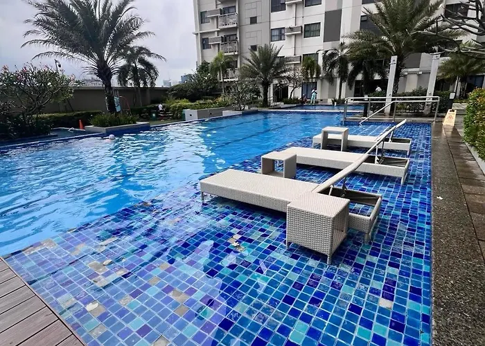 Luxurious Condo With City View