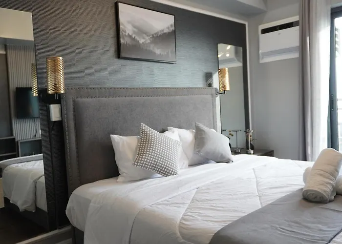 Cozy Urban Condo In Grand Residences With Balcony