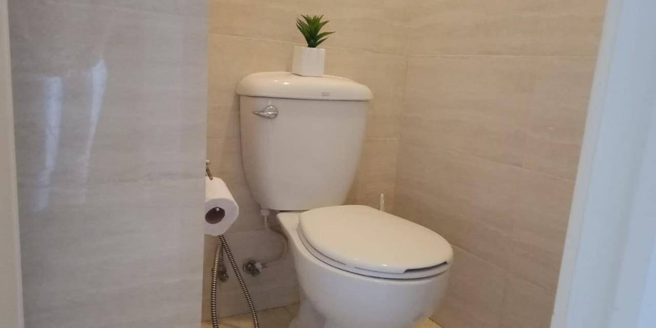 Mabolo Garden Flat A3 Free Rooftop Pool, Short Walk Ayala Mall Aparthotel