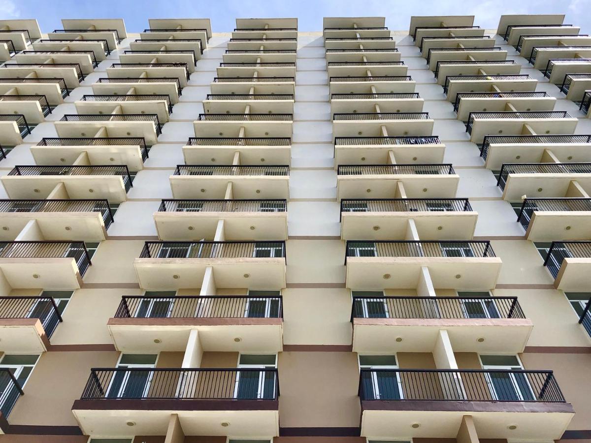 W/ Balcony Near Mactan International Airport Apartment Lapu-Lapu City