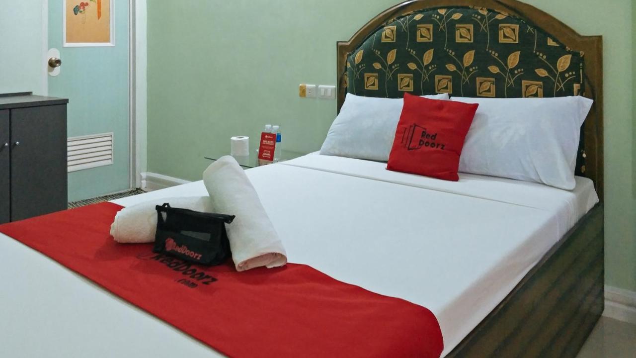 Hotel Reddoorz @ Bankal Lapulapu 2*