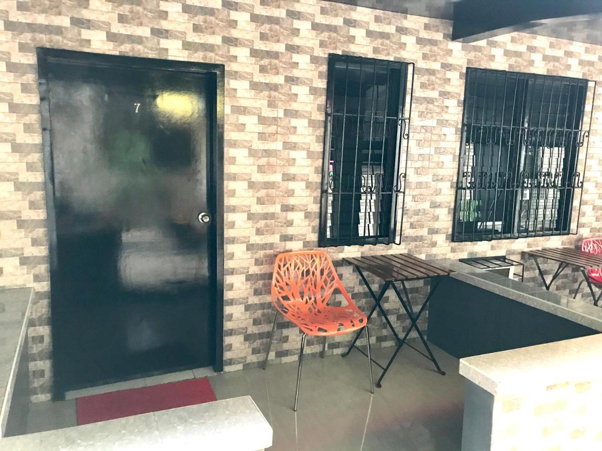 Halfway House Mactan Cebu Airport Albergue *