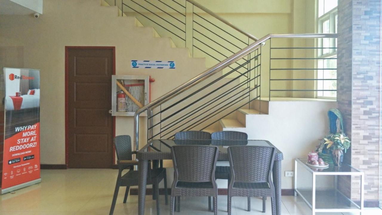 Reddoorz Near Talisay District Hospital Candulawan