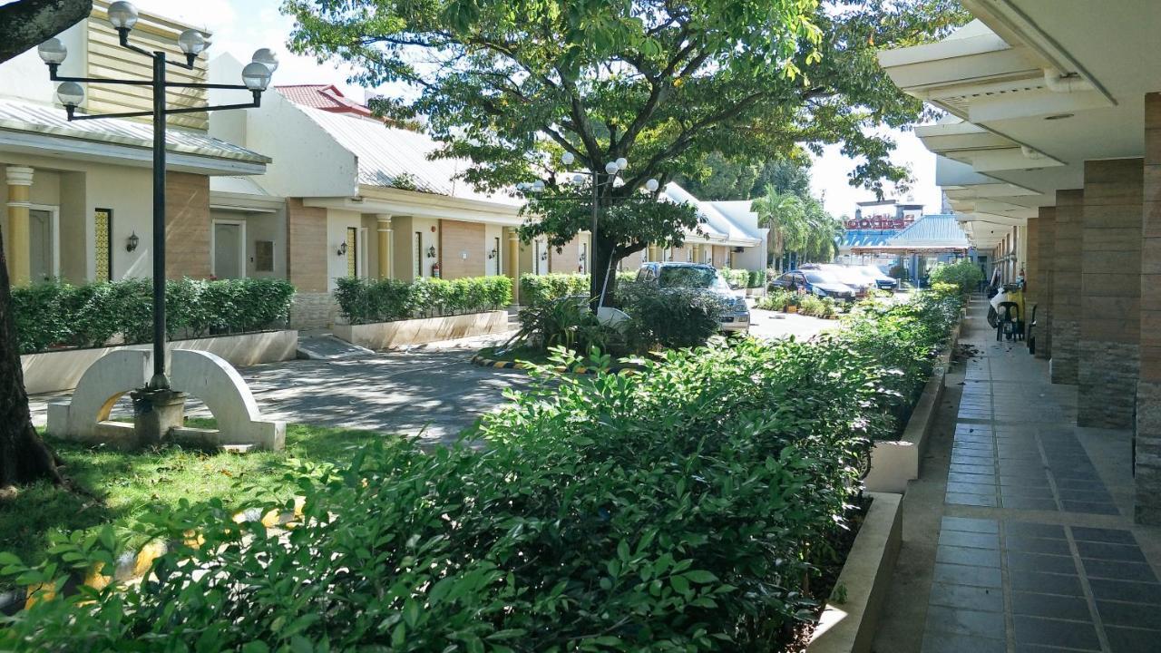Reddoorz Premium @ Wireless Cebu Hotel 4*