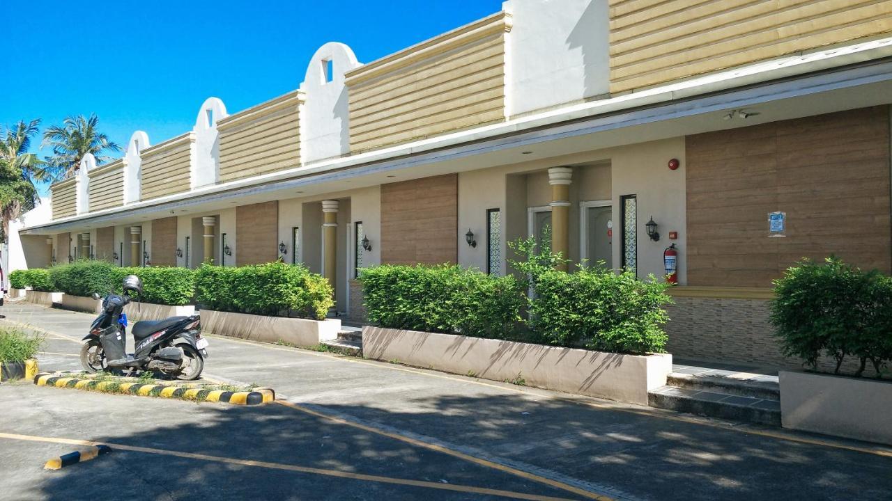 Reddoorz Premium @ Wireless Cebu Hotel 4*
