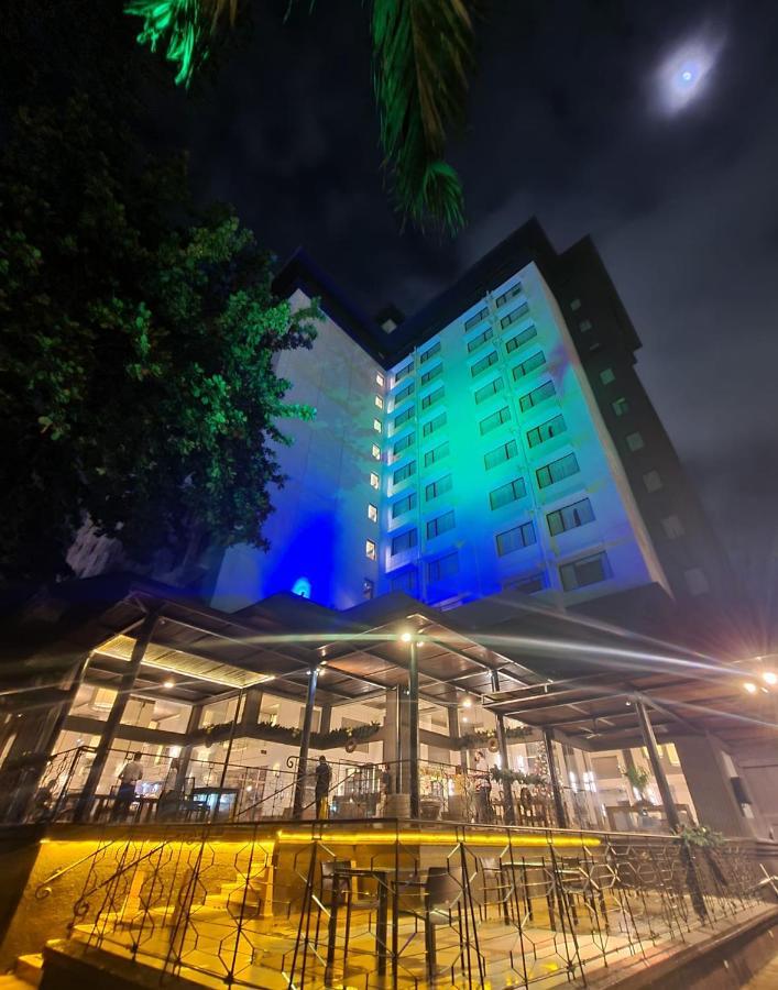 Hotel Seda Ayala Center 5*