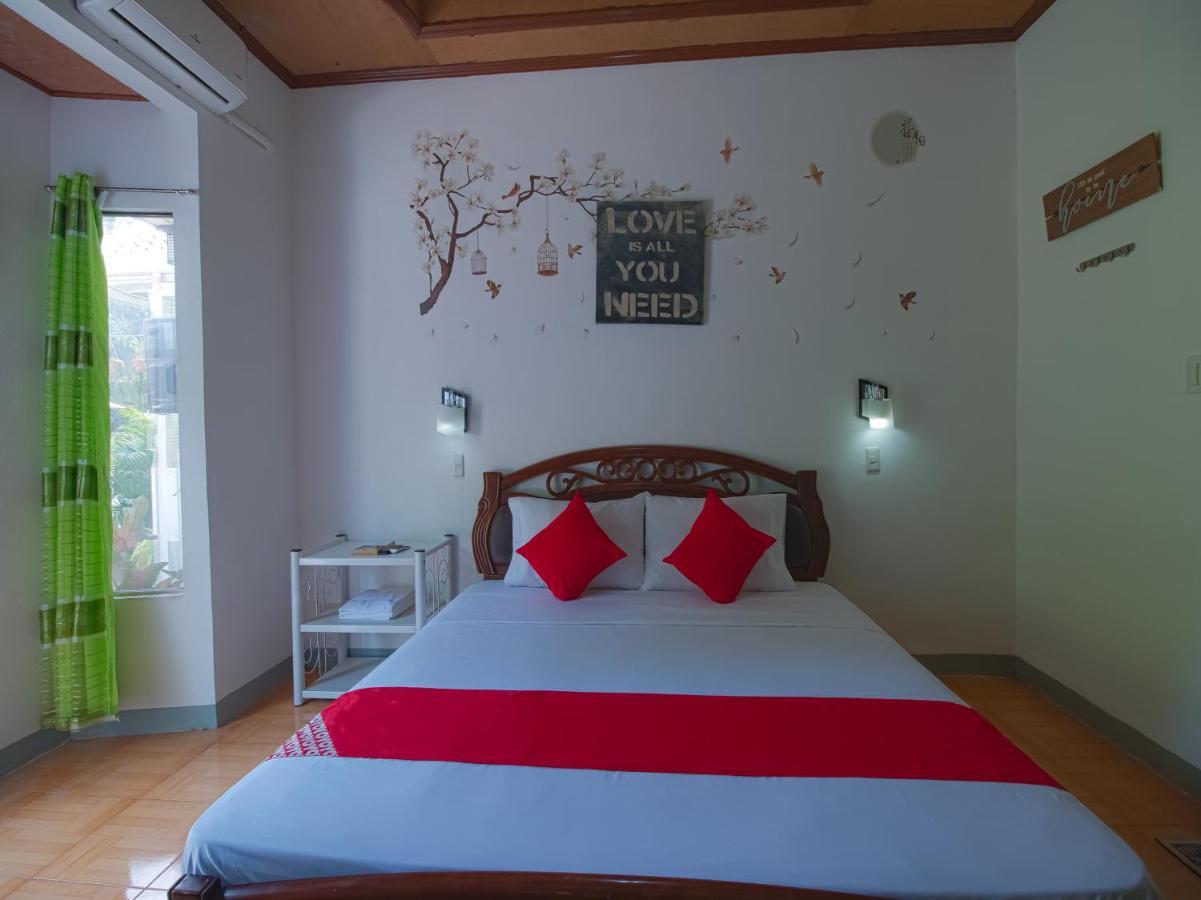 Hotel Oyo 771 Darius' Residences 3*