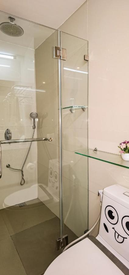 Oceanfront At Arterra, Fast Wifi, Nflix, Kitchen - B Or G Holiday home Lapu-Lapu City