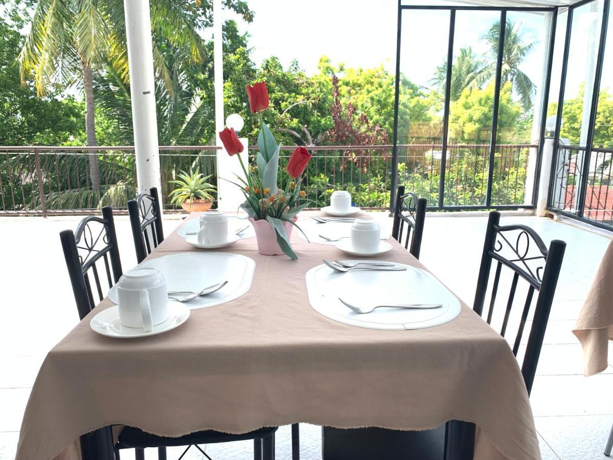 Luna Travellers Bed & Breakfast Oslob