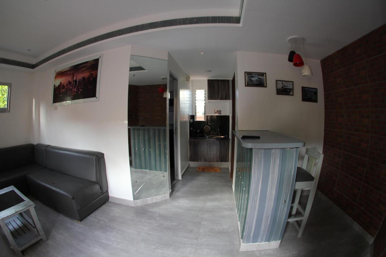 Logan Apartment *