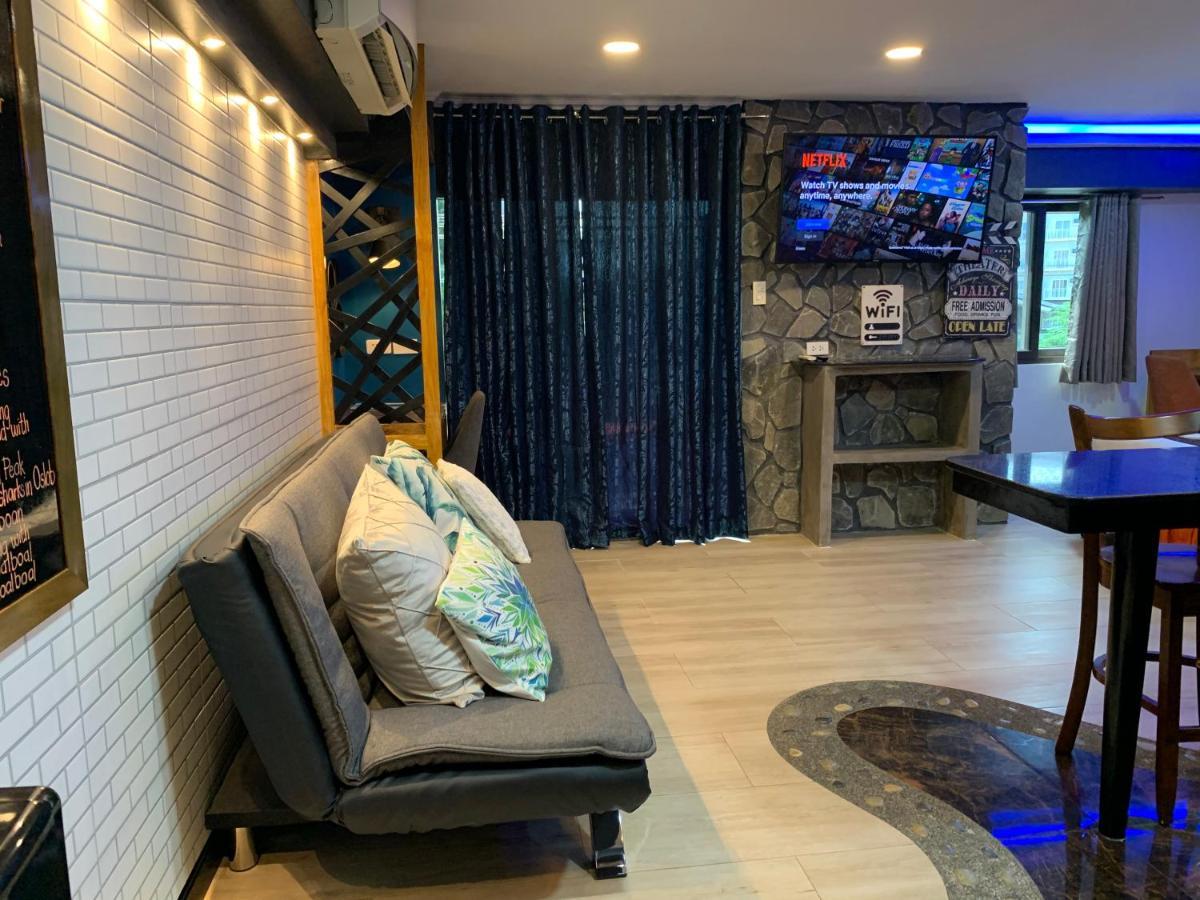 Clockworkorange Luxury 4-minutes Away To Airport Apartment *