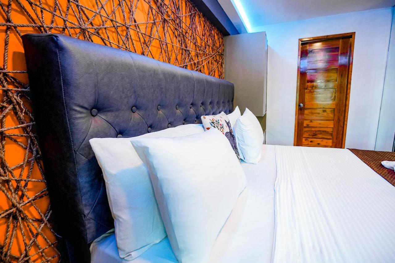Apartment Clockworkorange Luxury 4-minutes Away To Airport
