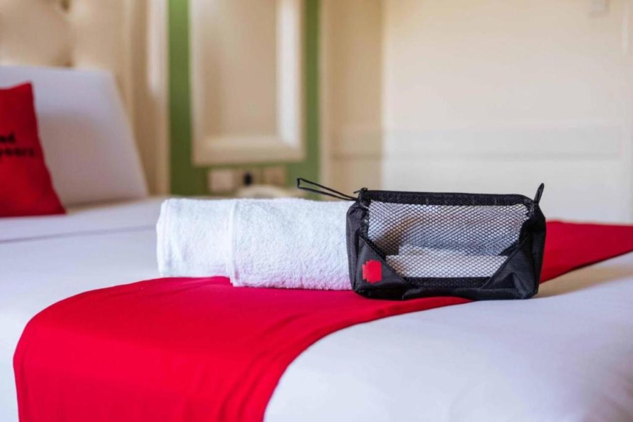 Hotel Reddoorz @ Park's Alcantara *
