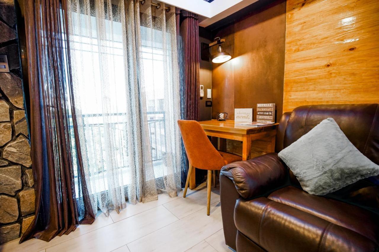 Clockworkorange Luxury 4-minutes Away To Airport Apartment