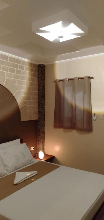 Banamboo Hostel Badian