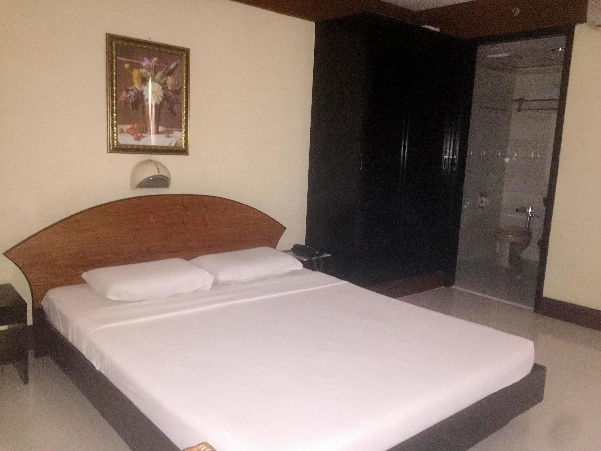 Paragon Hotel 2*