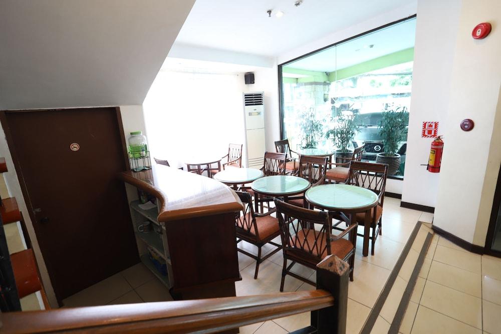 Oyo 210 Apple Tree Hotel 3*