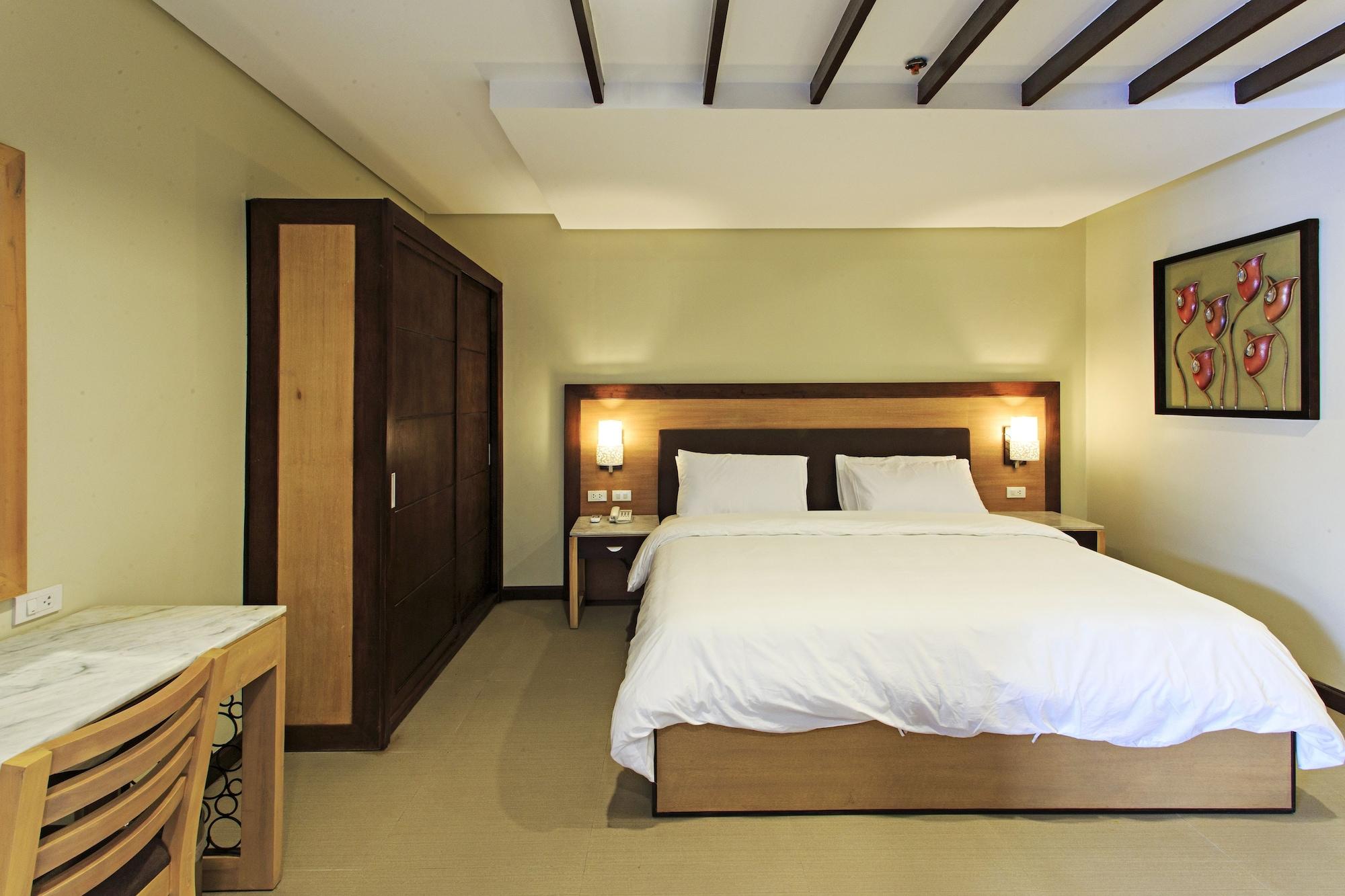 Westown Lagoon - South Wing 3* Cebu