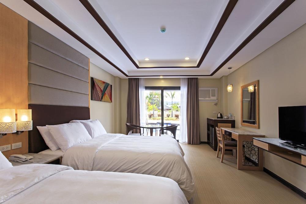 Westown Lagoon - South Wing 3* Cebu