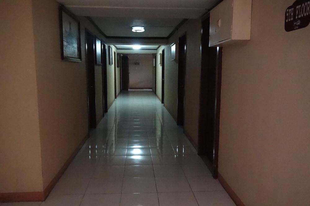 Capitol Tourist Hotel 3*