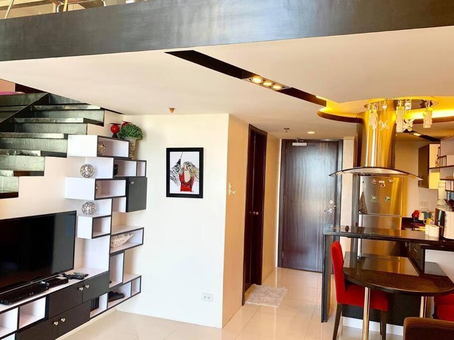 Apartment Huge Loft Type At Queen Of The South *